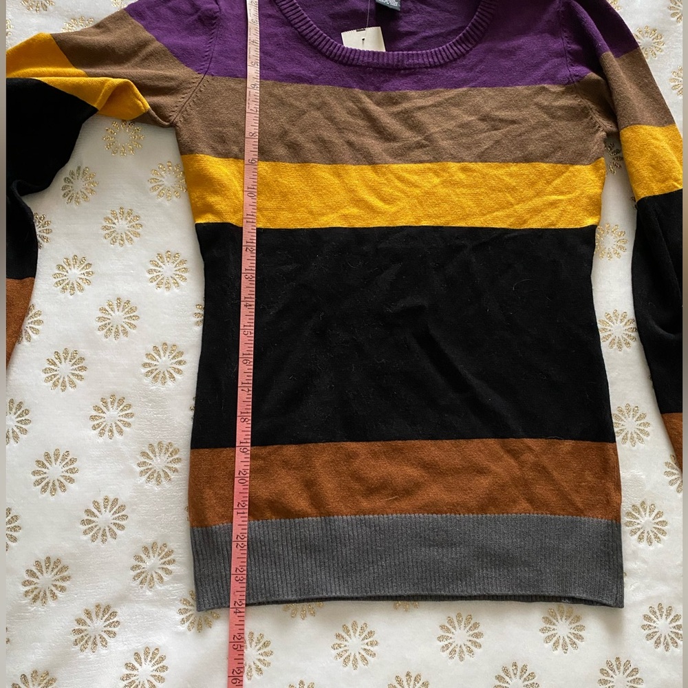 Color Block Sweater - Picture 4 of 7